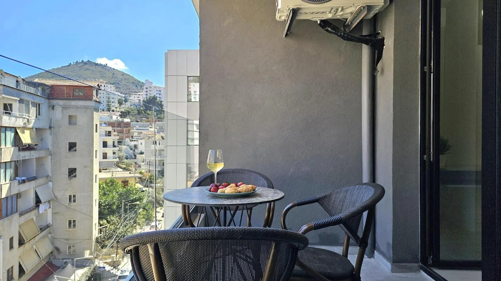 Chic Holiday Apartment With Balcony Sarandë 0*,